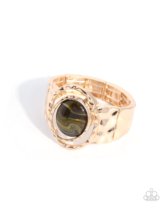Paparazzi Organized Omen - Green Swirled Acrylic Gold Hammered Stretch Bracelet 2026 Convention Exclusive
