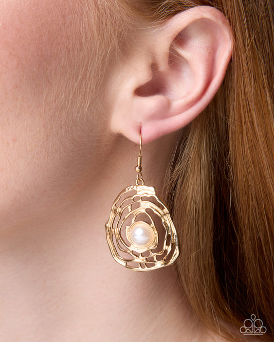 Paparazzi Wall Street Wardrobe - Gold Molten Detail & White Pearl Earring