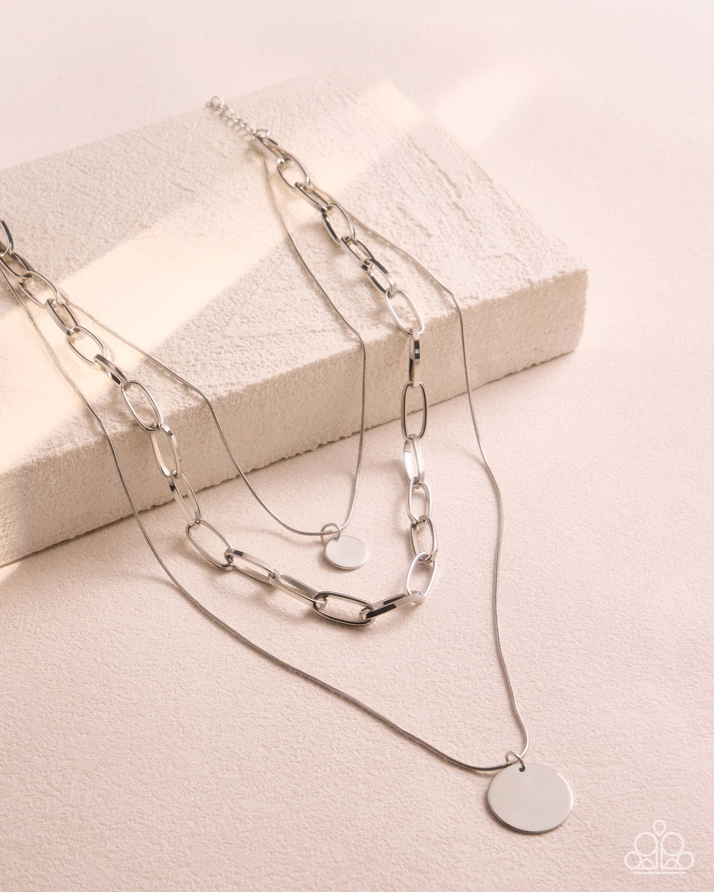 Paparazzi Seize the Status - Silver Layered Necklace