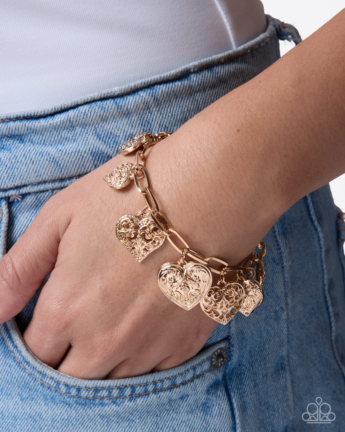 Paparazzi Filigree Feeling - Gold Paperclip Chain & Heart Charm Style Bracelet