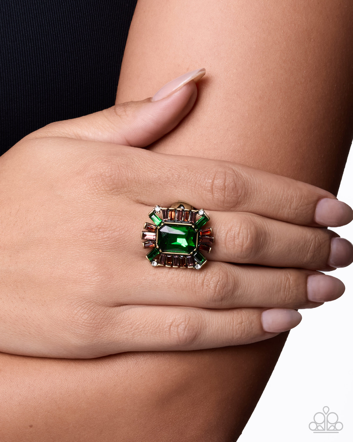Paparazzi Serious Sunburst - Brass & Emerald Green Gem Ring