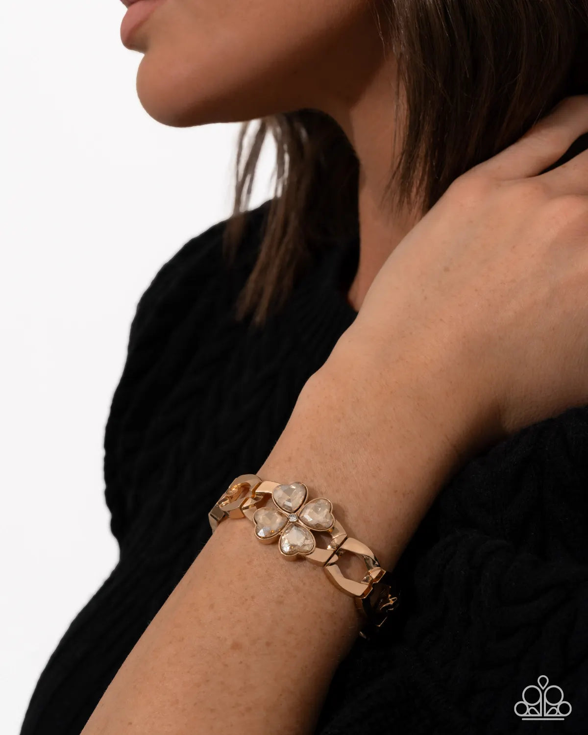 Paparazzi Chic Clover - Gold 4 Leaf Clover Bracelet February 2026 Life Of The Party B2619