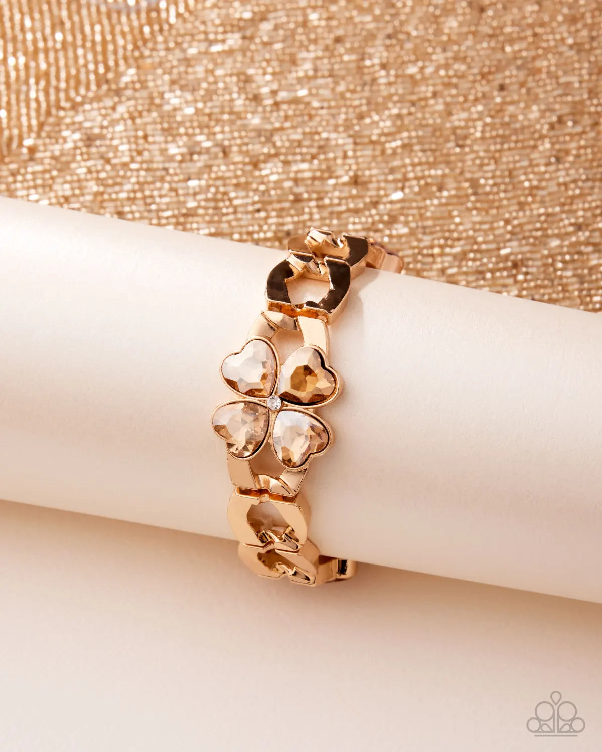 Paparazzi Chic Clover - Gold 4 Leaf Clover Bracelet February 2026 Life Of The Party B2619