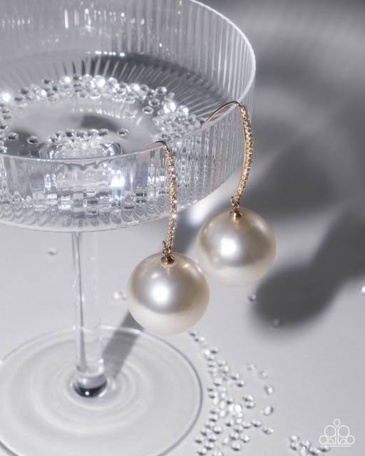 Paparazzi Cultured Class Gold & White Oversized Pearl Bead Earring Gimme Me The Glitz 2026 #12 2026 E3359