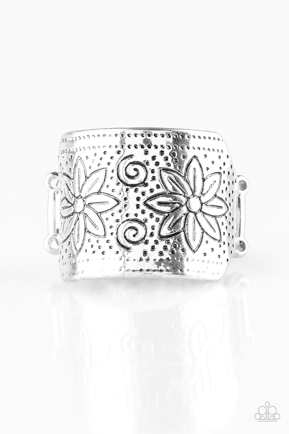 Wild Meadows Silver Floral Ring Paparazzi R0127