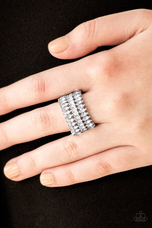 Treasury Fund White Ring Paparazzi R0085