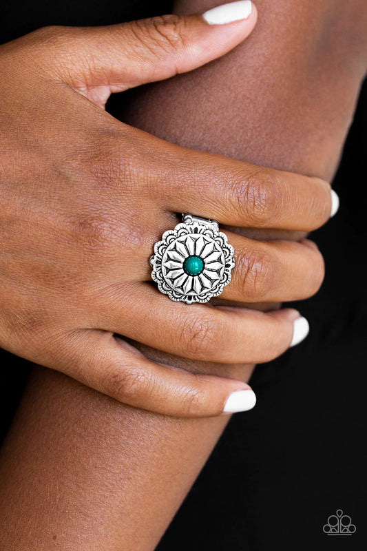 Daringly Daisy Green Floral Ring R0070