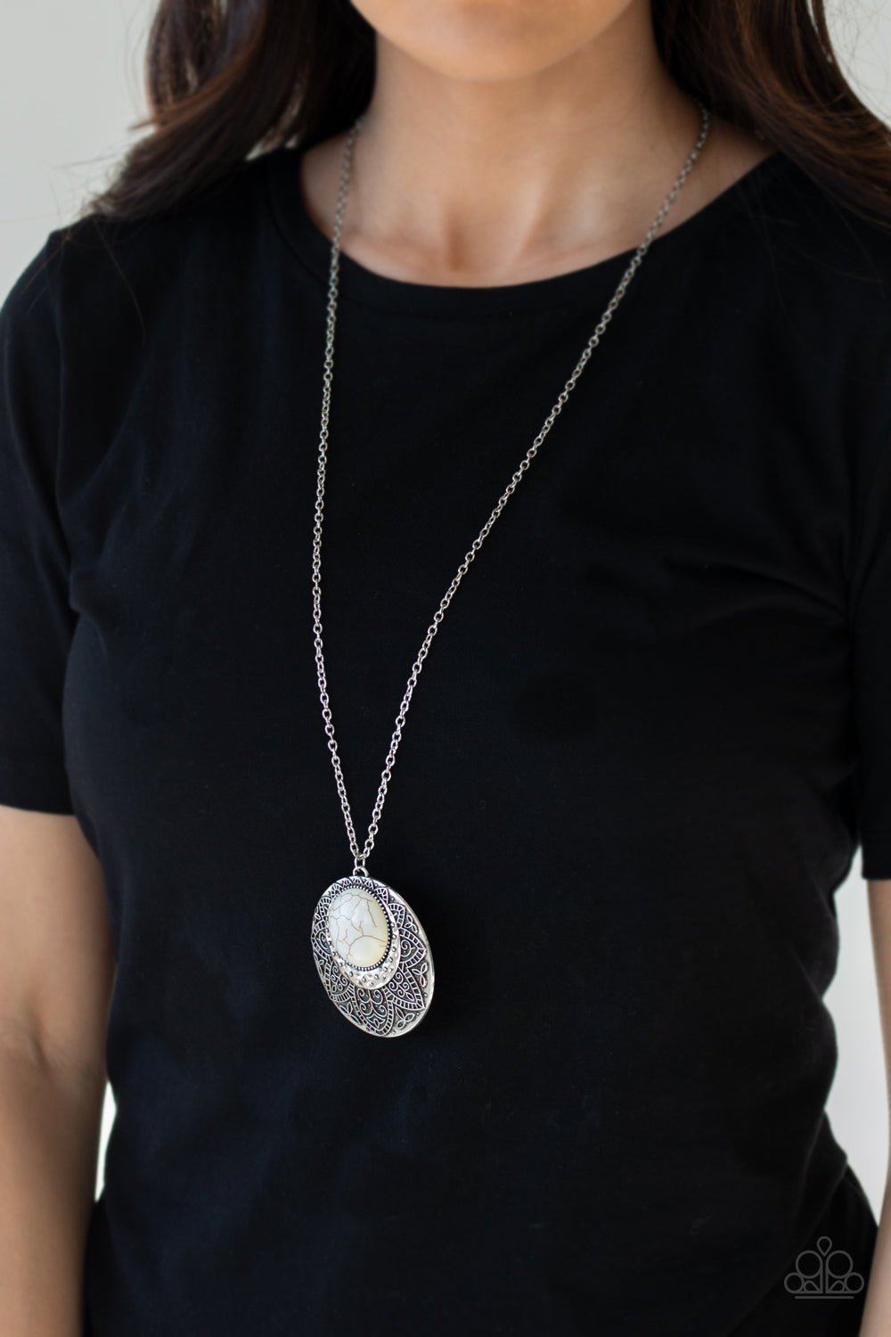 Medallion Meadow White Cracked Stone Necklace Paparazzi N0693