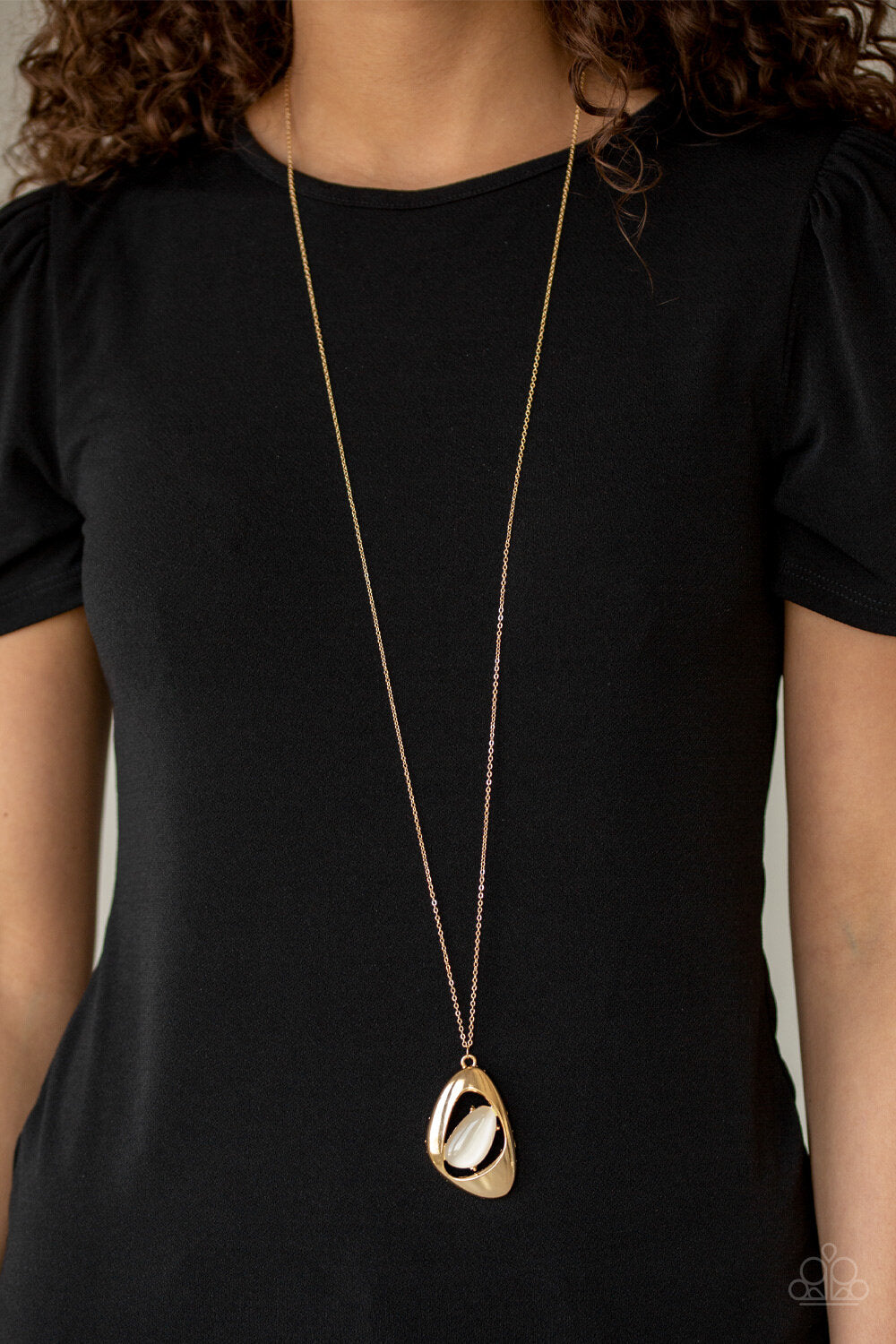 Asymmetrical Bliss Gold Necklace Paparazzi N0110