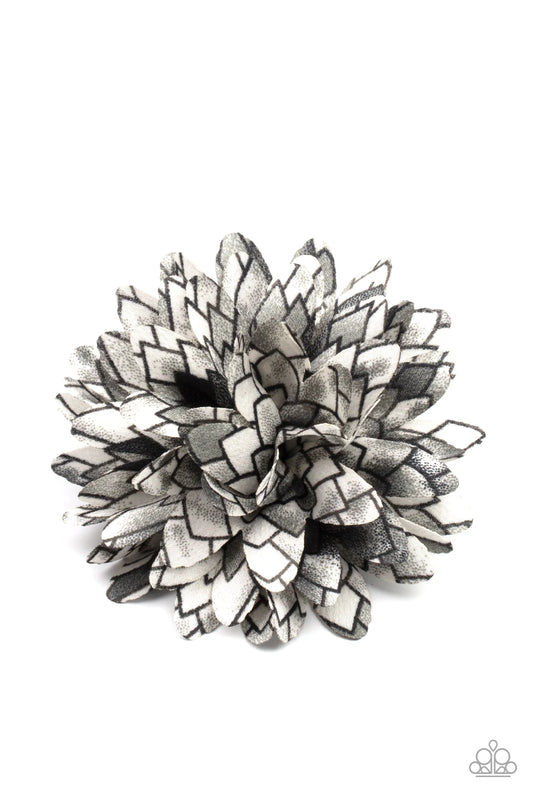 Vanguard Gardens Black Hair Clip Paparazzi H0010