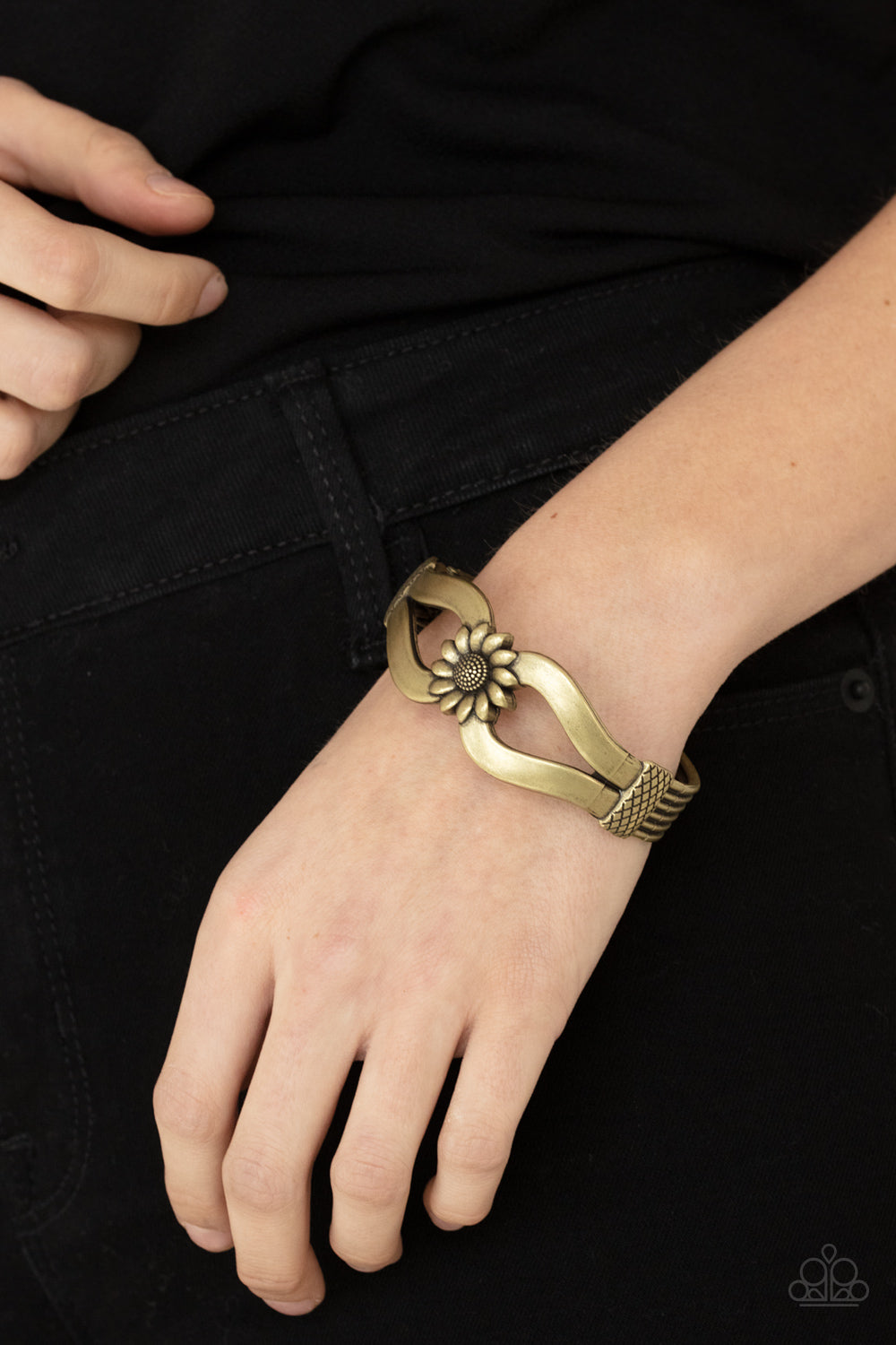 Let A Hundred SUNFLOWERS Bloom - Brass Bracelet Paparazzi B0040