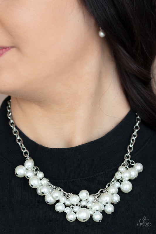 Down For The Countess White Necklace Paparazzo N0402