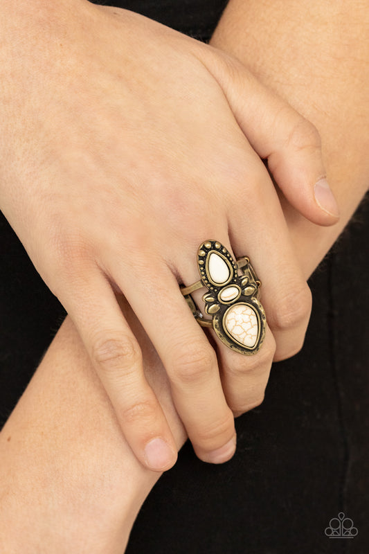 In a BADLANDS Mood - Brass Ring Paparazzi R0224