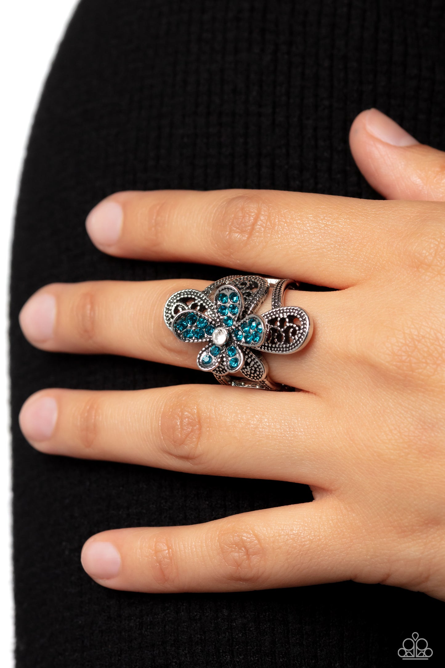 Garden Escapade - Blue Rhinestone Flower Ring Paparazzi R0471