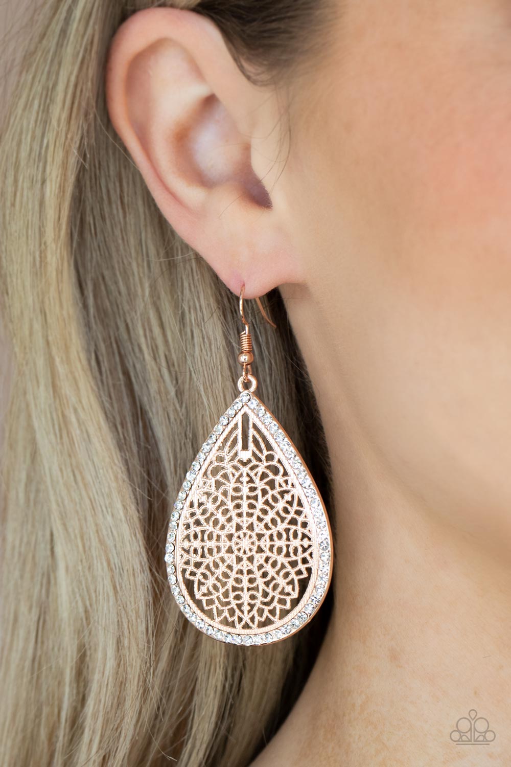 Fleur de Fantasy - Rose Gold Earring Paparazzi E0327