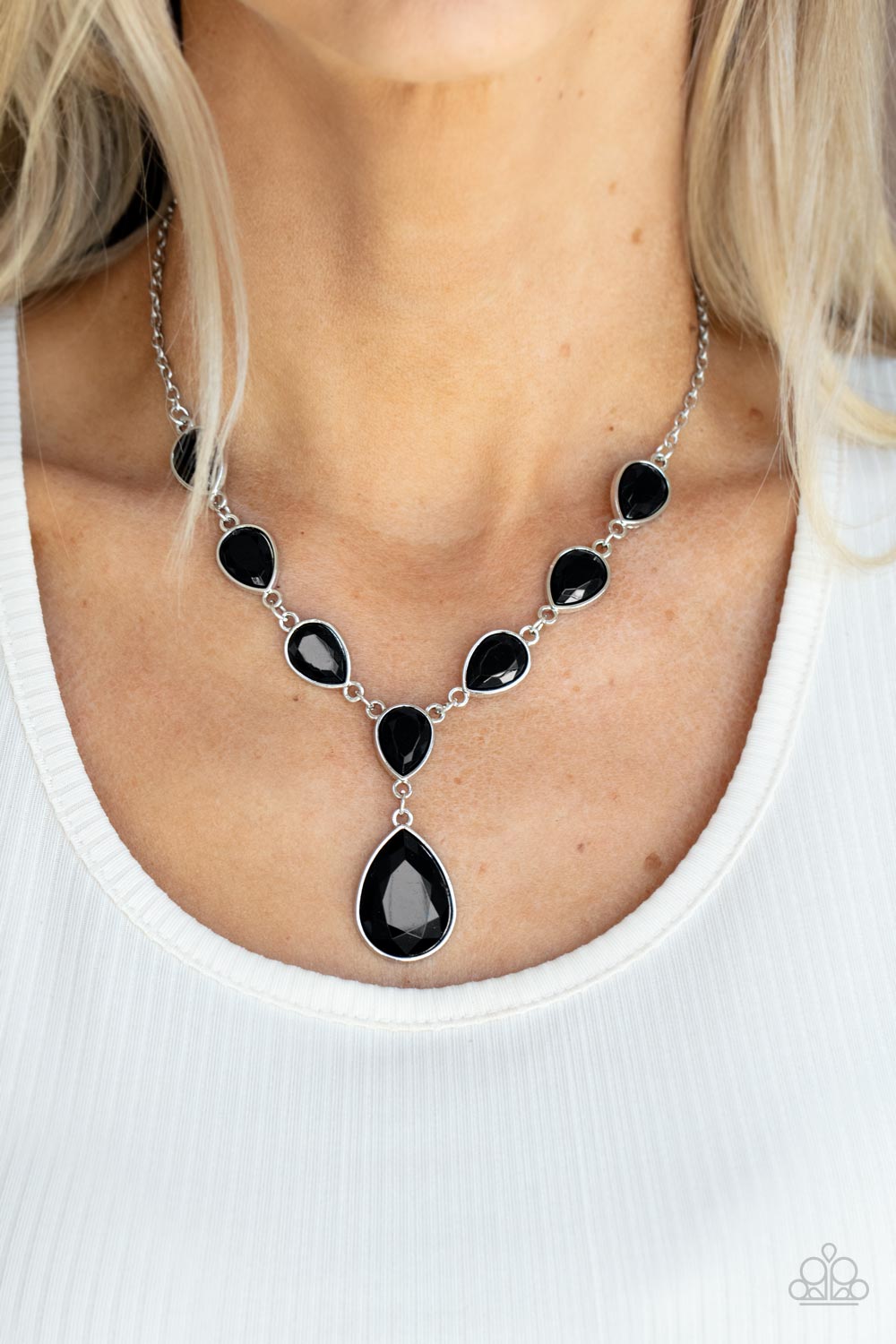 Party Paradise - Black Necklace Paparazzi N0413