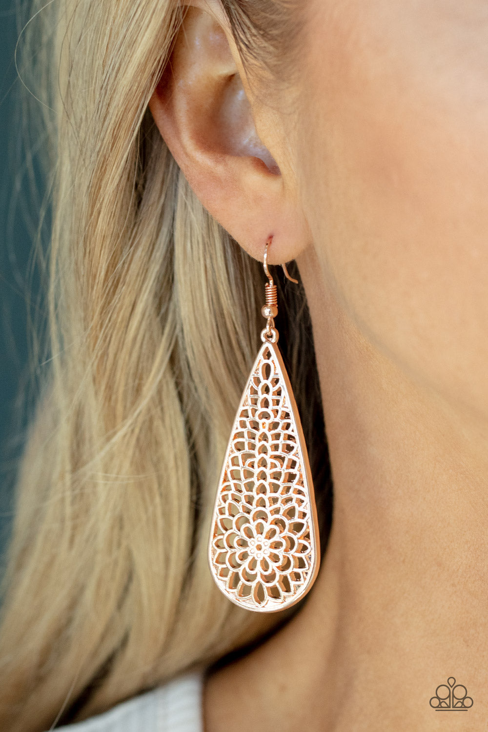 Posy Pasture - Rose Gold Earring Paparazzi E0250