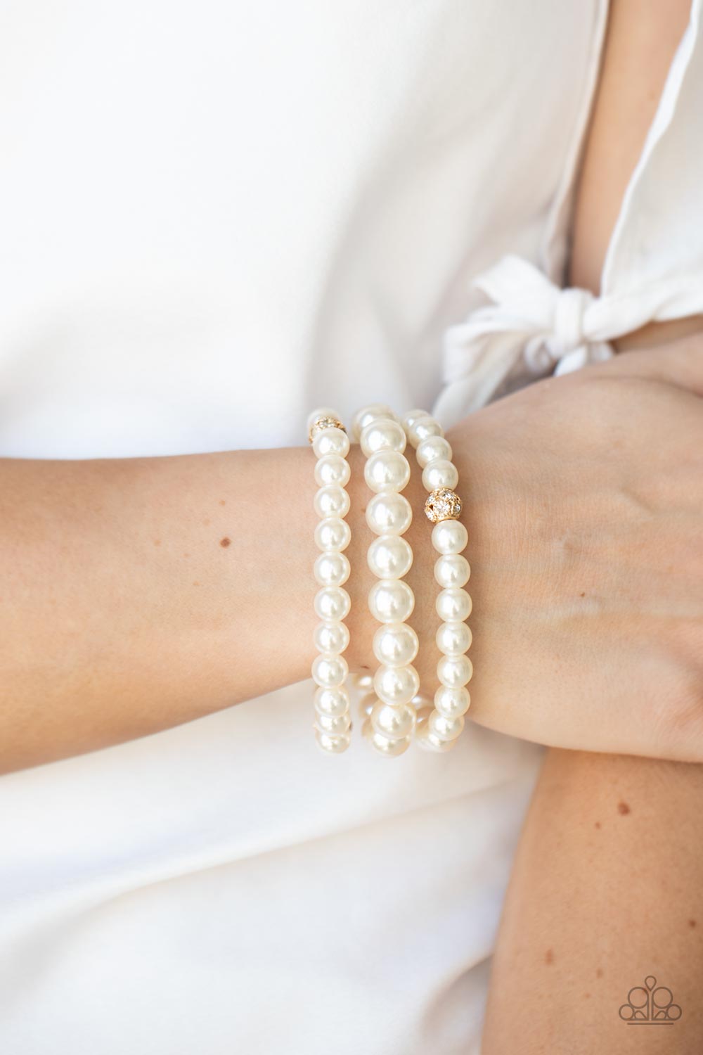 Here Comes The Heiress - Gold Pearl Bracelet Paparazzi B0198