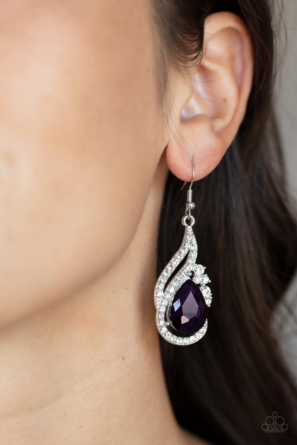 Dancefloor Diva - Purple Earring Paparazzi E0296