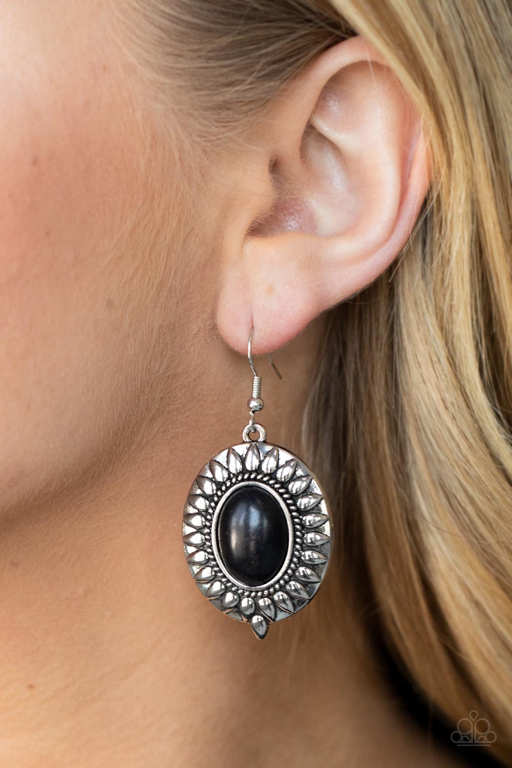 Mesa Garden - Black Earring Paparazzi E0399