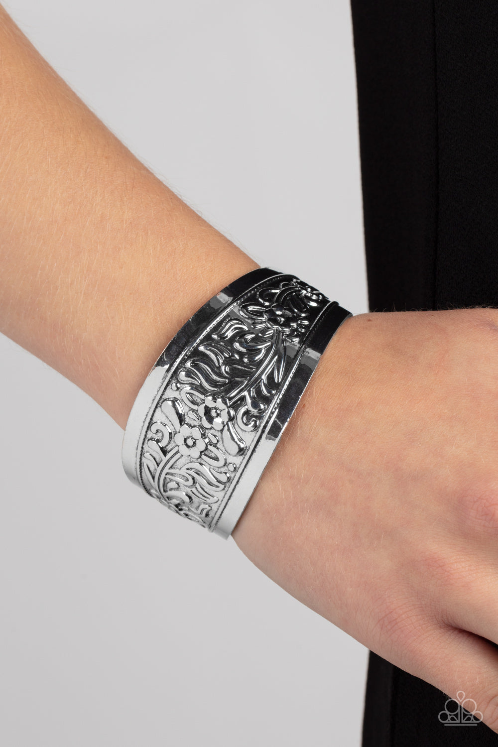 Purely Prairie - Silver Antiqued Floral Pattern Santa Fe Style Cuff Bracelet Paparazzi B1113