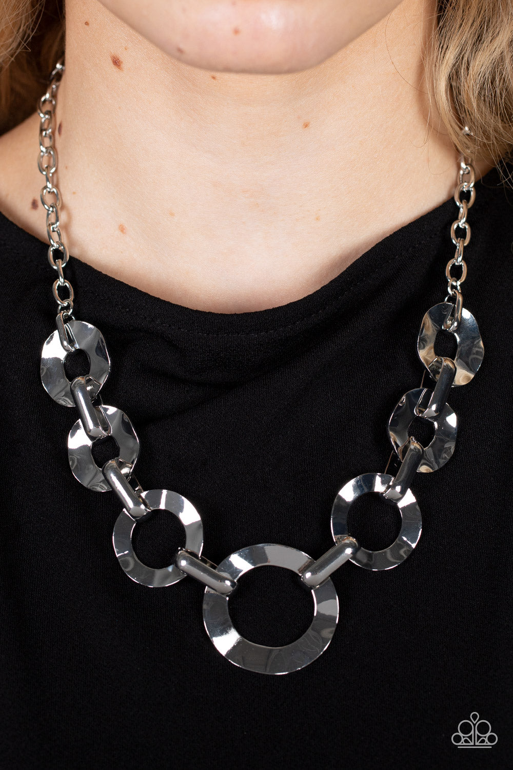 Mechanical Masterpiece - Silver Hammered Necklace Paparazzi N0918