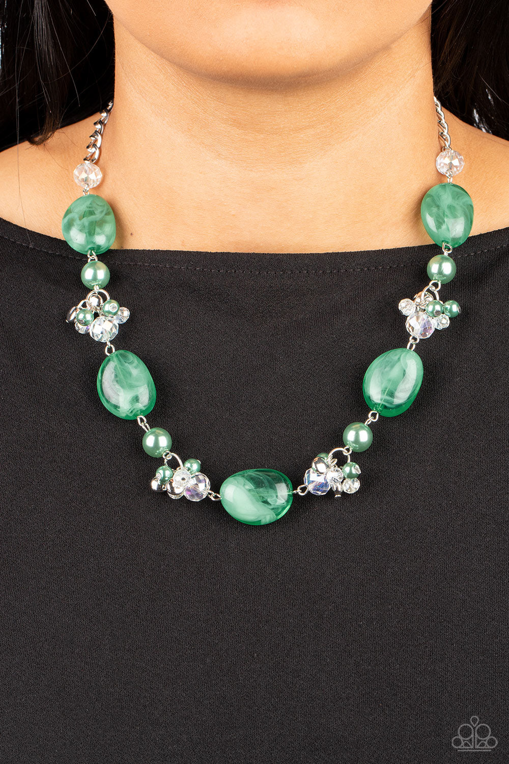 The Top TENACIOUS - Green Necklace Paparazzi N0465