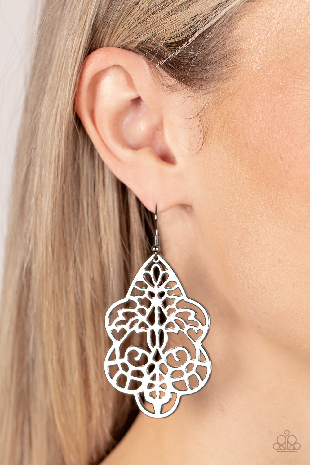 Festive Foliage - Silver Filigree Earring Paparazzi E1422