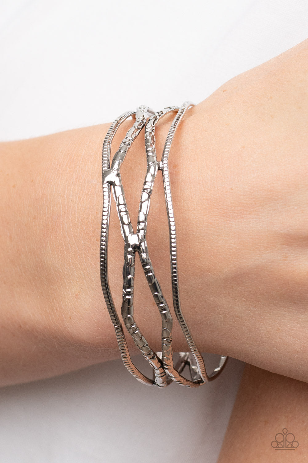 A Narrow ESCAPADE - Silver Bangle Bracelet Paparazzi B0500