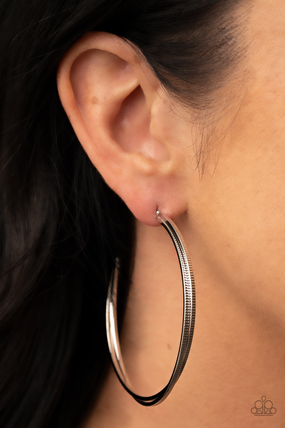 Monochromatic Curves - Silver Hoop Earring Paparazzi E0539