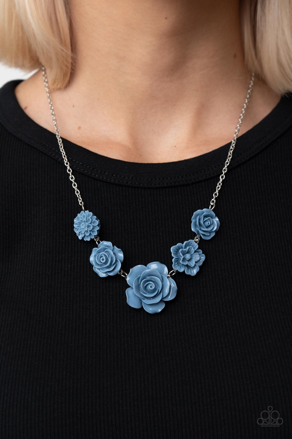 PRIMROSE and Pretty - Blue Spring Lake Floral Necklace Paparazzi N1073