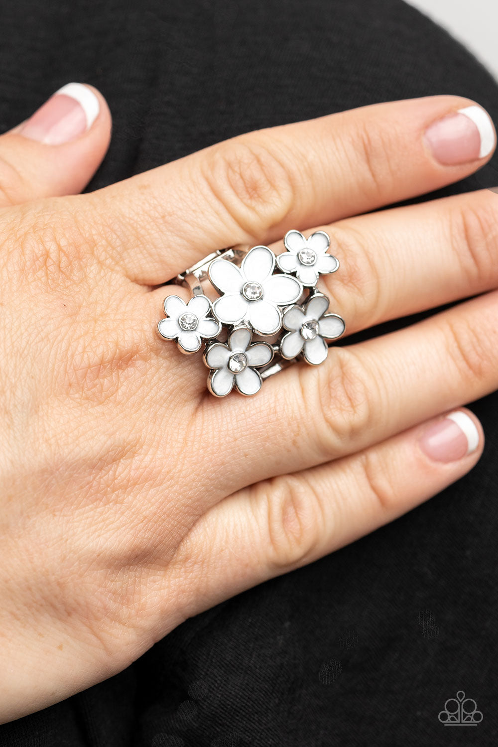 Boastful Blooms - White Flower Ring Paparazzi R0331