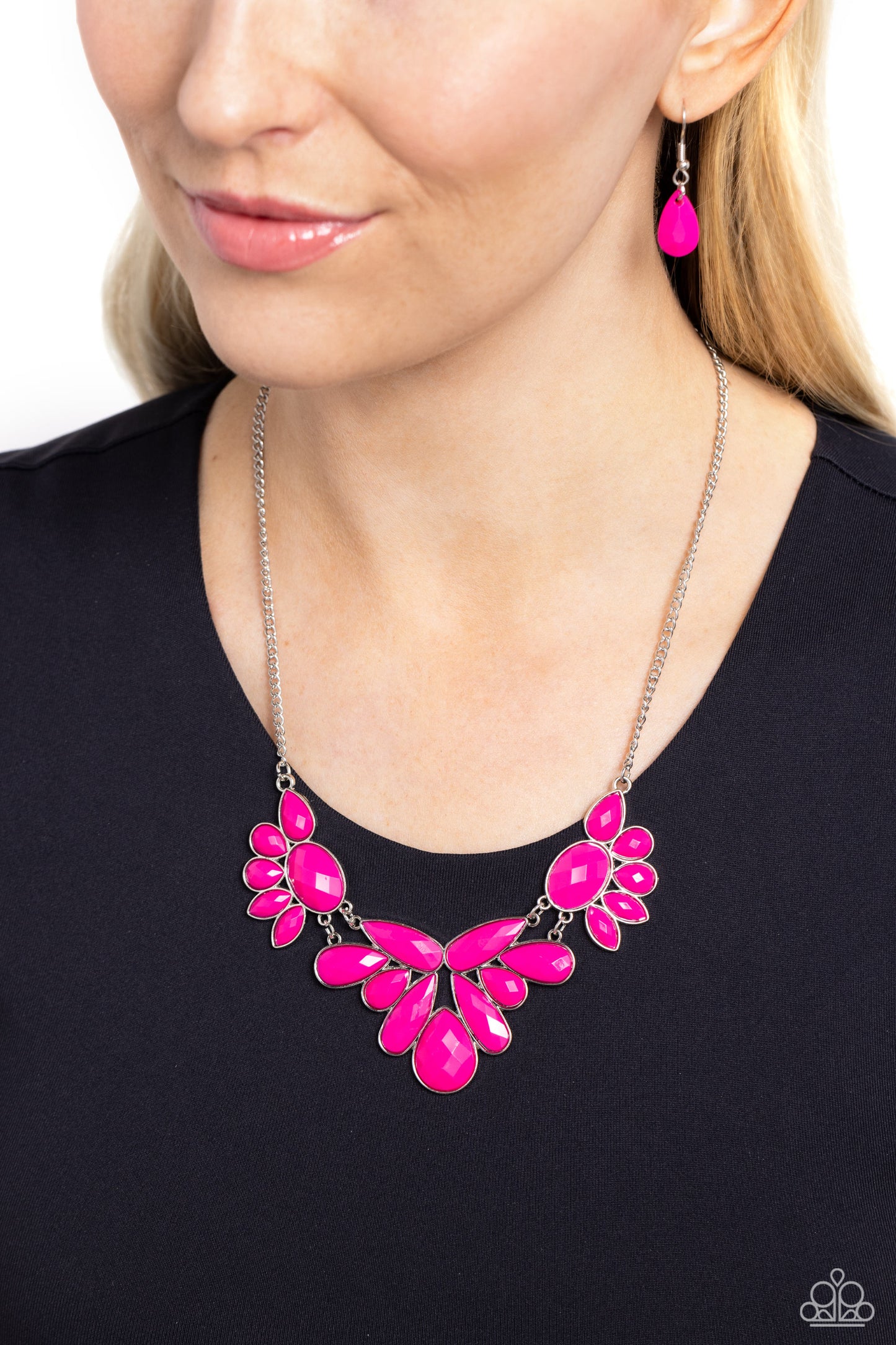 A Passing FAN-cy - Pink Peacock Floral Necklace Paparazzi N2085