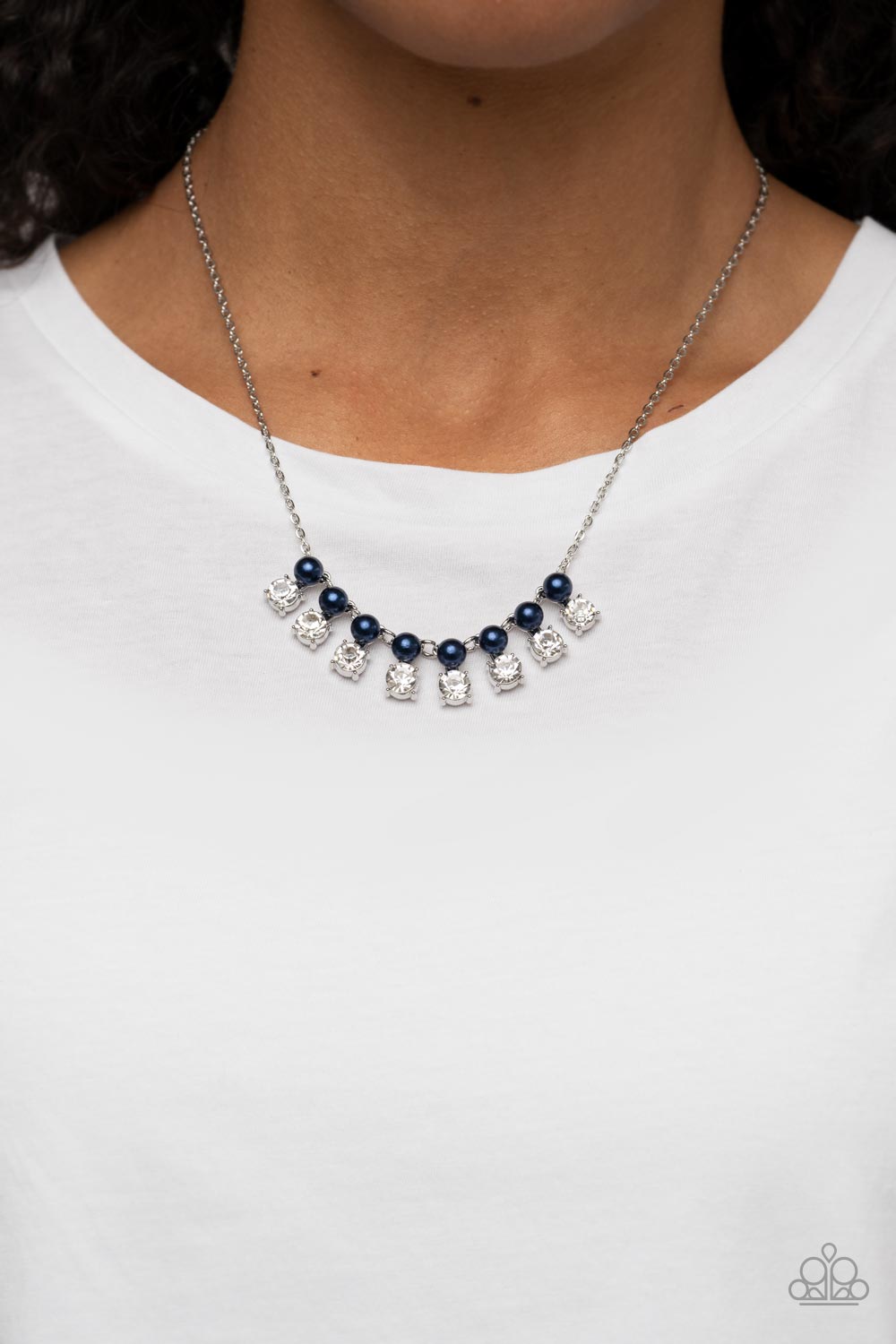 Dashingly Duchess - Blue Pearl And White Rhinestone Necklace Paparazzi N0920