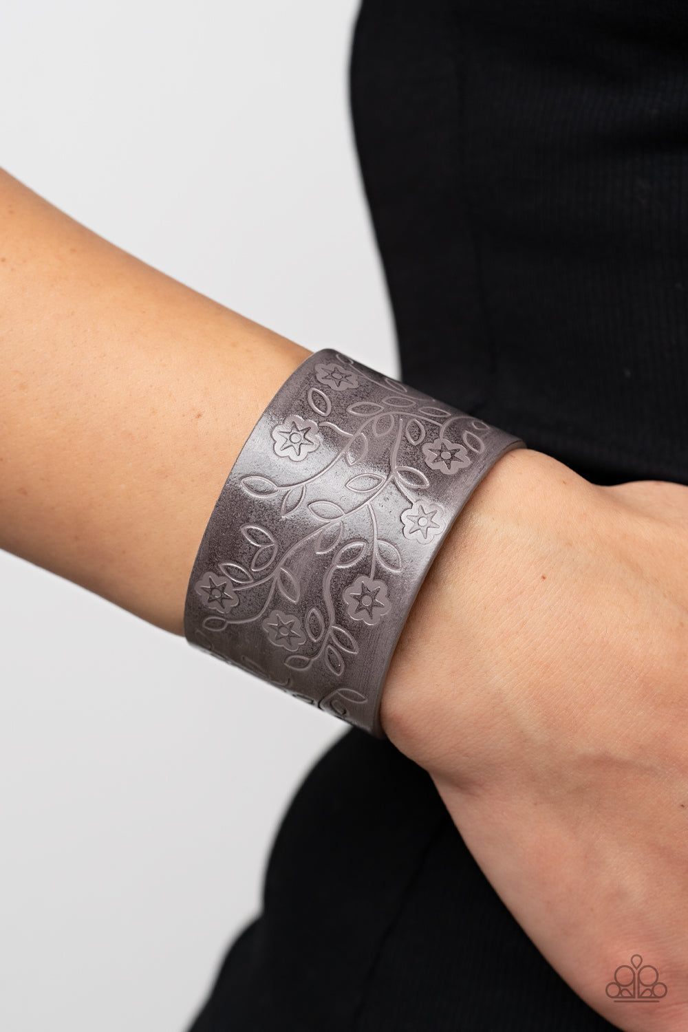 Rosy Wrap Up - Silver Flower Leather Urban Snap Bracelet Paparazzi B0522