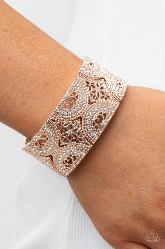 Wheeling and Dealing - Rose Gold Stretch Bracelet Paparazzi B0654