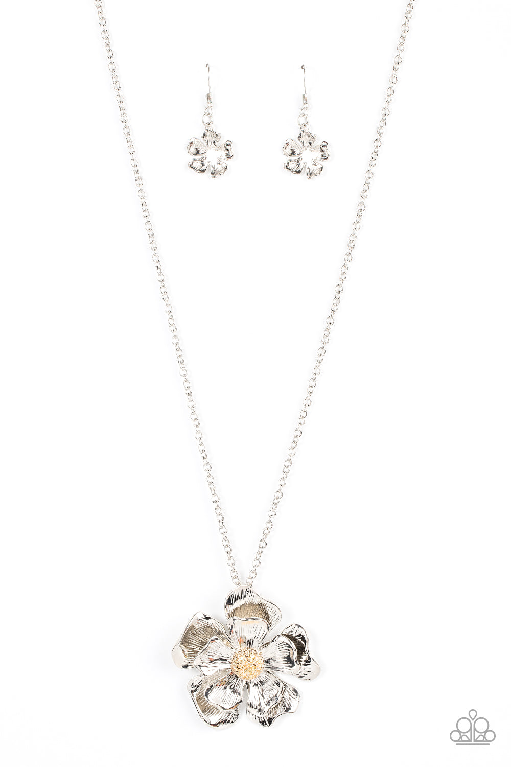 Homegrown Glamour - Silver Flower Necklace Paparazzi N0783