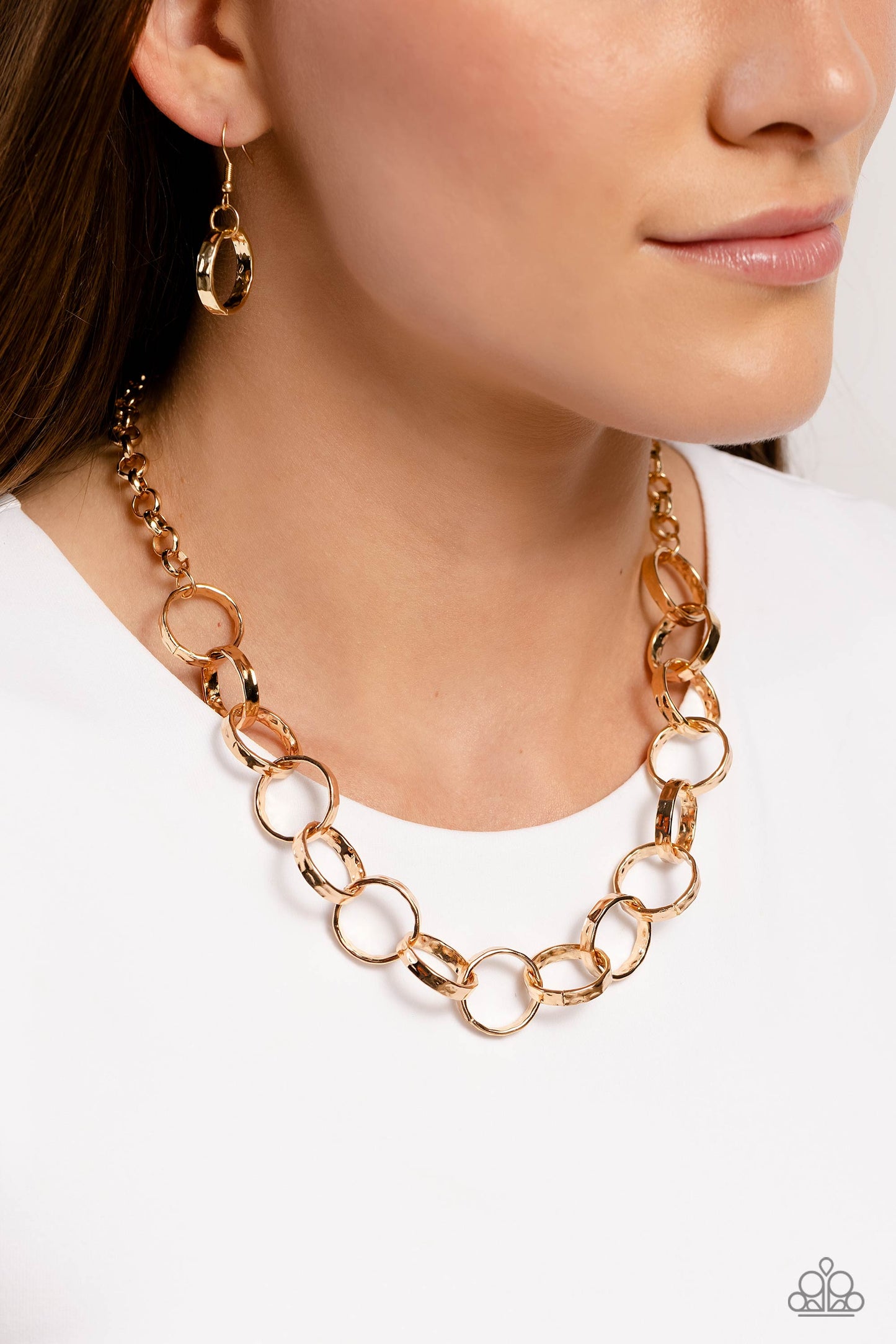 Metro Medley - Gold Chunky Bold Link Necklace Paparazzi N1682