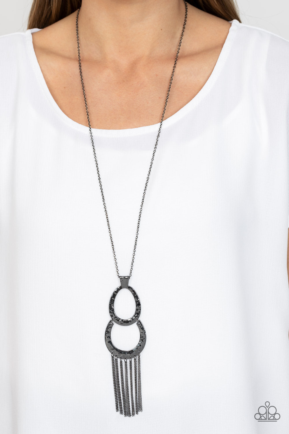 Reeling in Relics - Black Gunmetal Hammered Necklace Paparazzi N1369