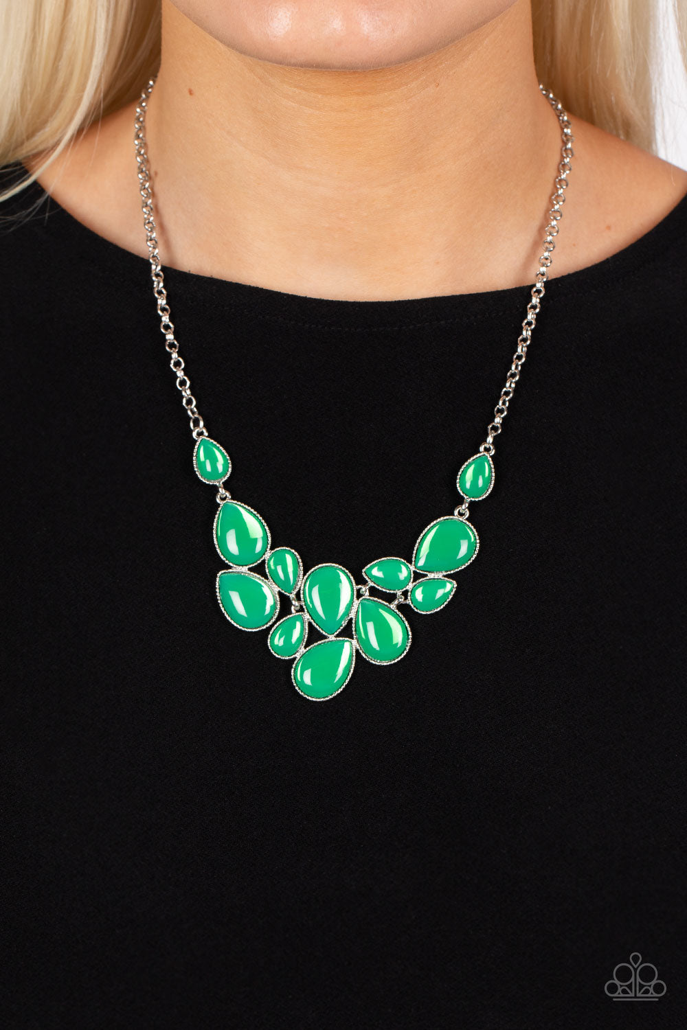 Keeps GLOWING and GLOWING - Green Glassy Teardrop Necklace Paparazzi N1916