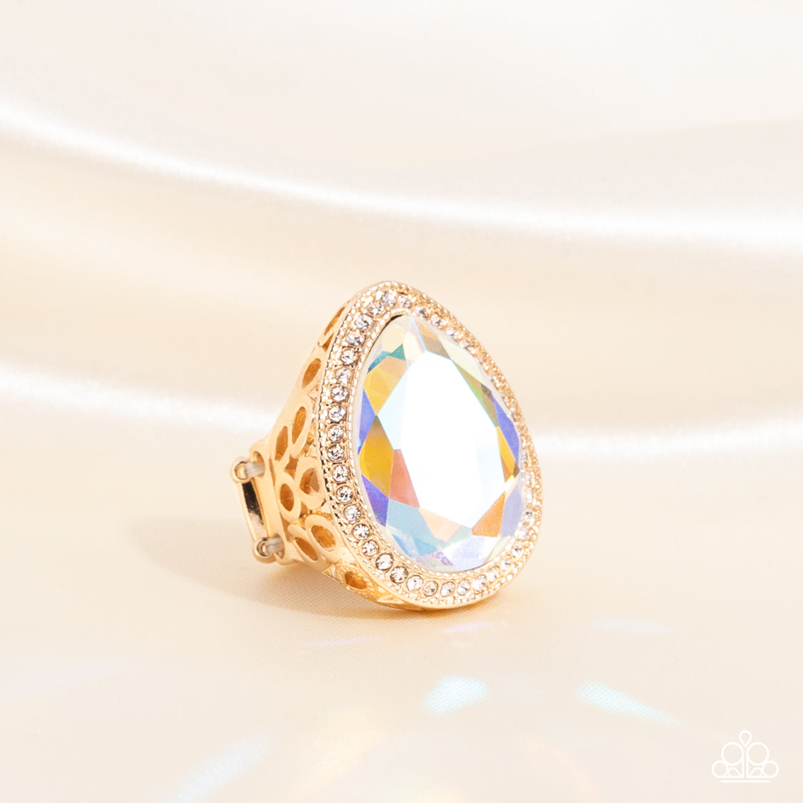 Illuminated Icon - Gold Iridescent Ring Life Of The Party November 2022 Paparazzi R0389