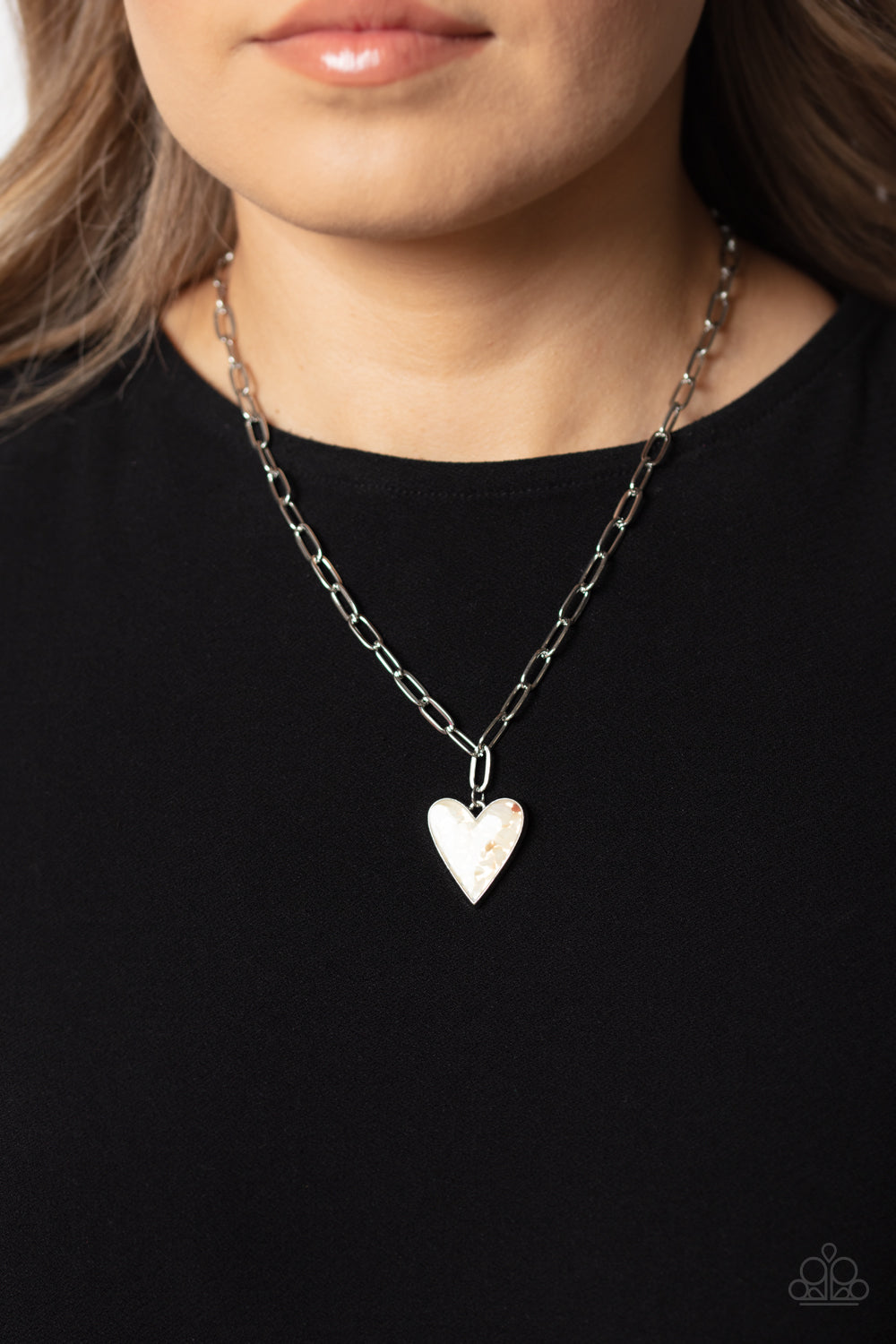 Kiss and SHELL - White Shell Fleck Heart Necklace Paparazzi N1603