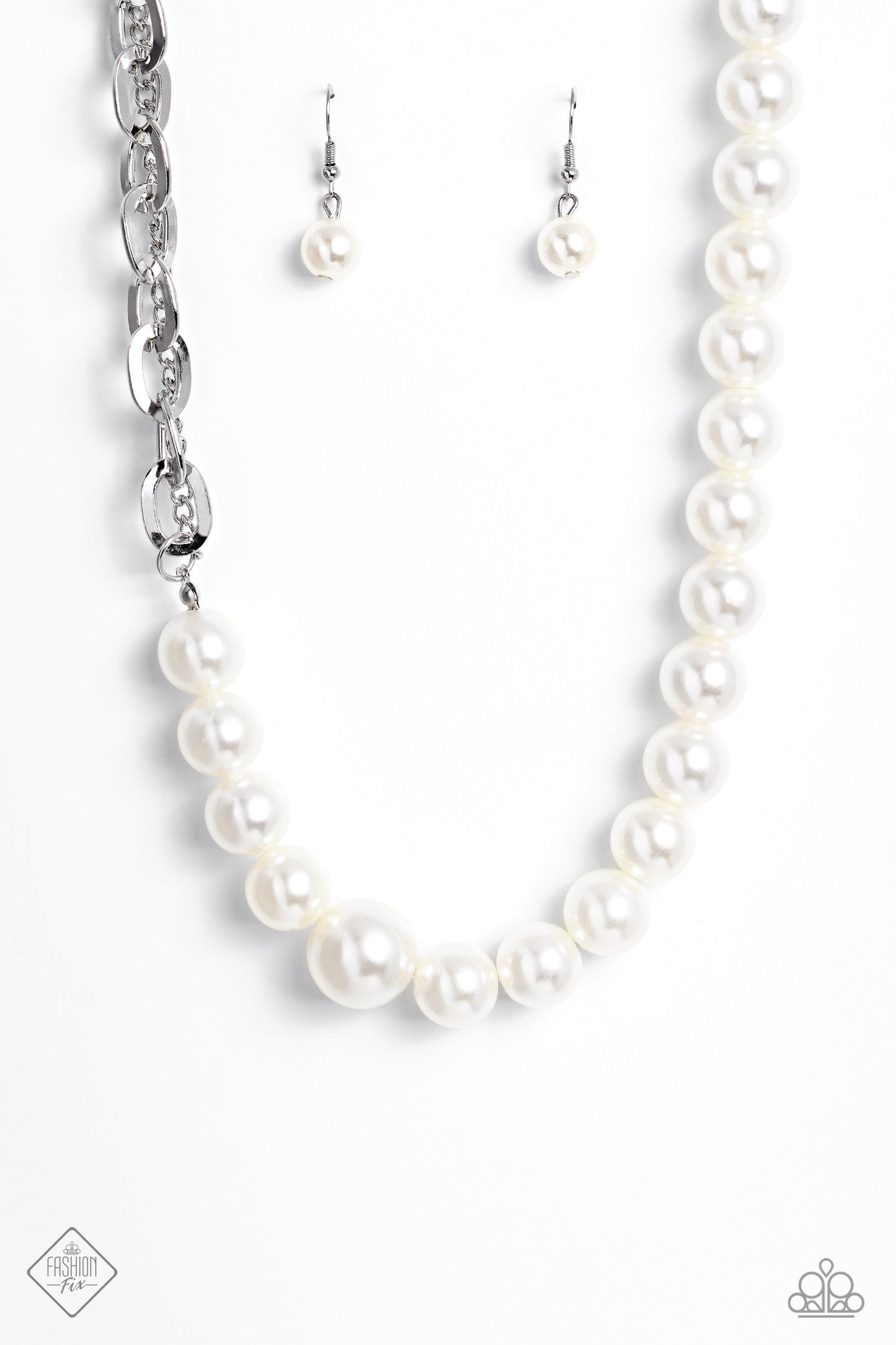 My PEARL - White Pearl Silver Chain Necklace Fashion Fix June 2023 Paparazzi N1624