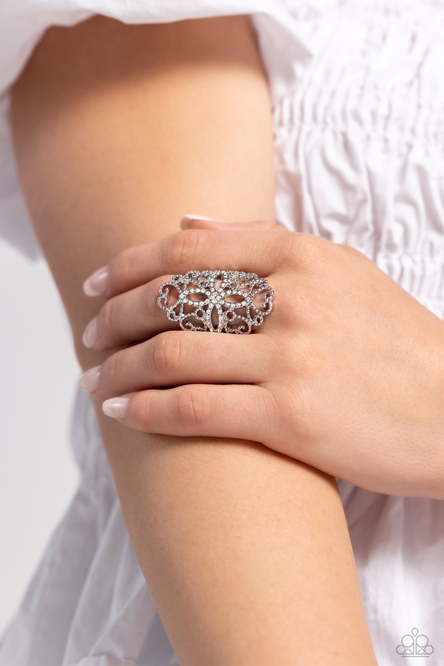 Fabulous Filigree - White Rhinestone Regal Filigree Ring Paparazzi R0622