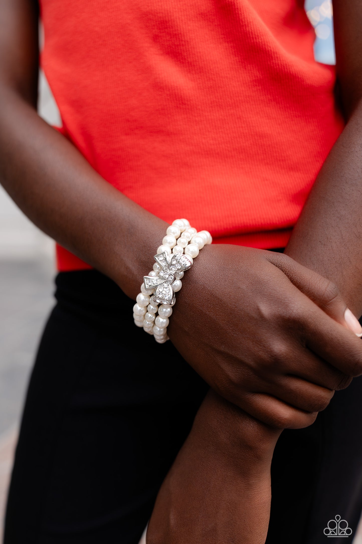 How Do You Do? - White Pearl & Rhinestone Bow Stretch Bracelet 2023 Convention Exclusive Paparazzi B1188