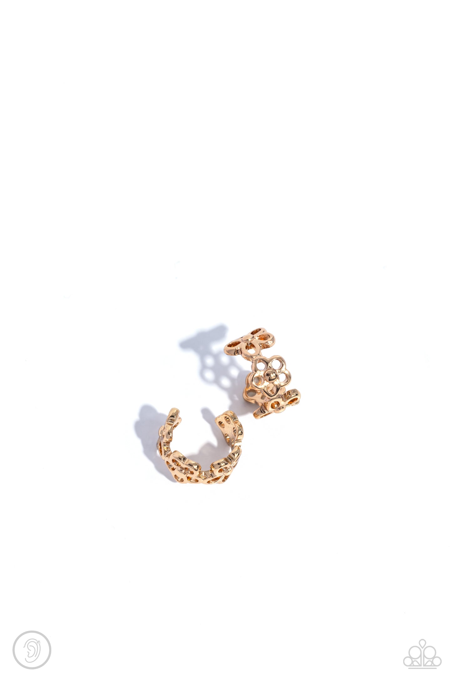 Daisy Debut - Gold Flower Ear Cuff Paparazzi E1863