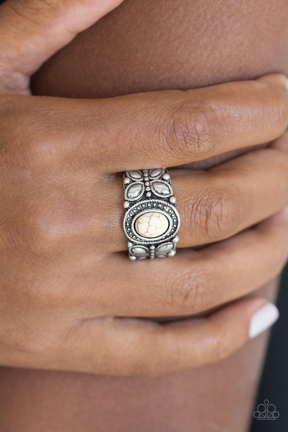Butterfly Belle White Ring Paparazzi  R0061