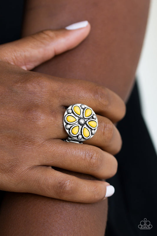 Color Me Calla Lily Yellow Ring Paparazzi R0104