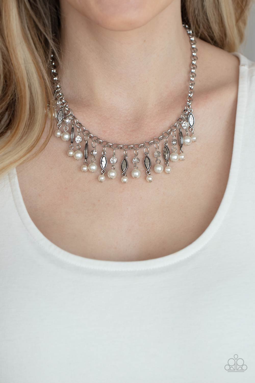 Cosmopolitan Couture White Necklace Paparazzi N0300