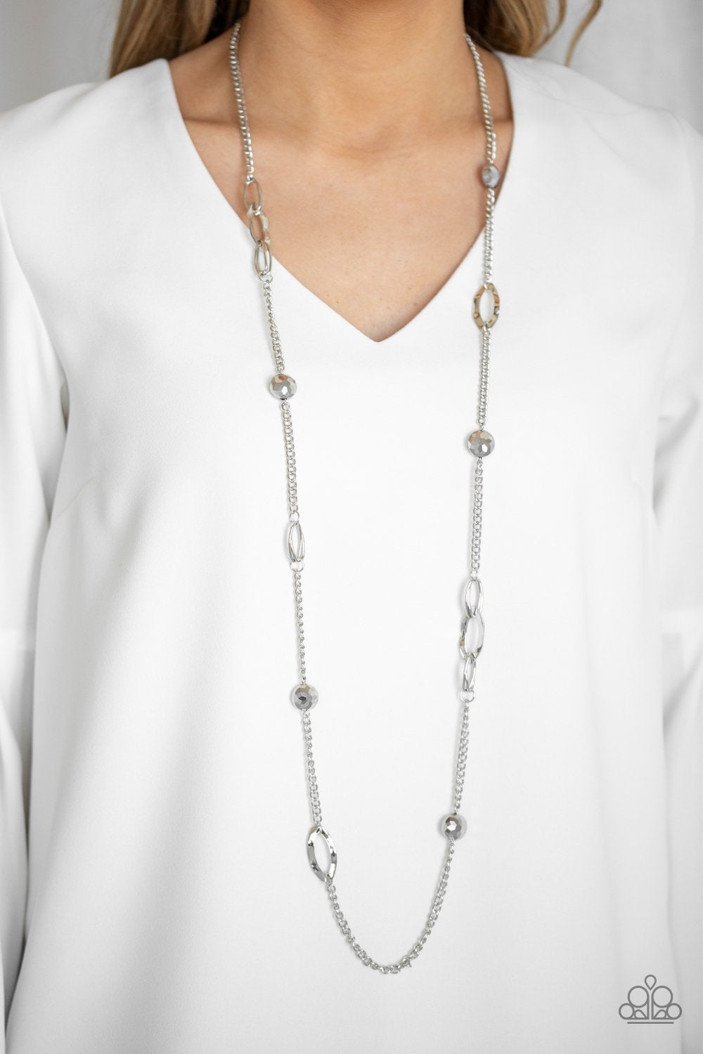 Duchess Dazzle Silver Necklace Paparazzi N0484